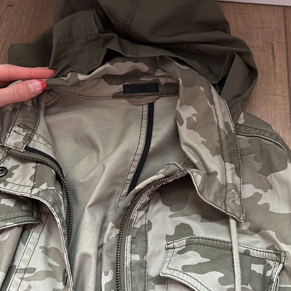Anthony Thomas Melillo Field Camo Zip-Front Utility Jacket with Stowaway Hood - Picture 4 of 5